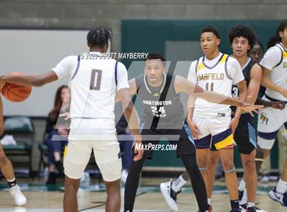 Thumbnail 3 in Huntington Prep vs Garfield Heights photogallery.
