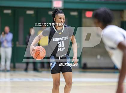 Thumbnail 3 in Huntington Prep vs Garfield Heights photogallery.