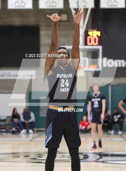 Thumbnail 2 in Huntington Prep vs Garfield Heights photogallery.