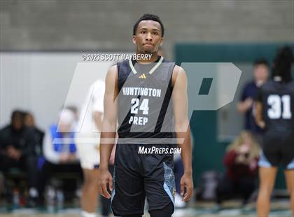 Thumbnail 2 in Huntington Prep vs Garfield Heights photogallery.