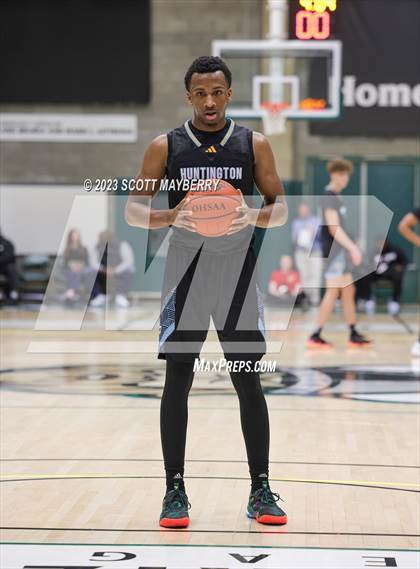 Thumbnail 3 in Huntington Prep vs Garfield Heights photogallery.