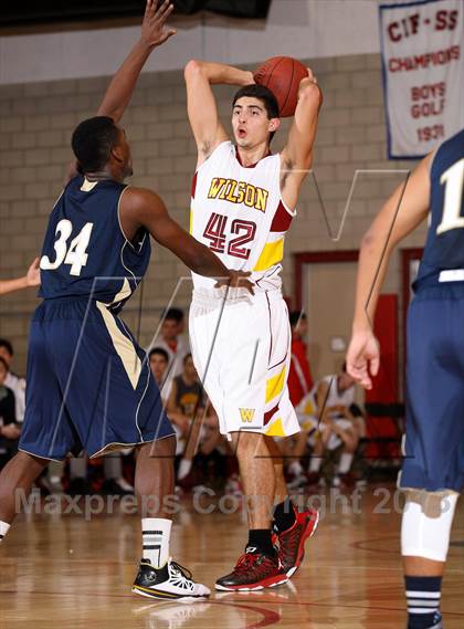Thumbnail 2 in Wilson vs. Warren (Whittier Holiday Invitational) photogallery.