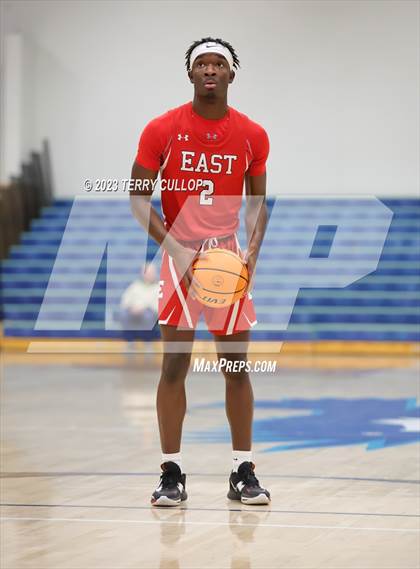 Thumbnail 3 in East vs. Morgan (Eagle Holiday Shootout) photogallery.