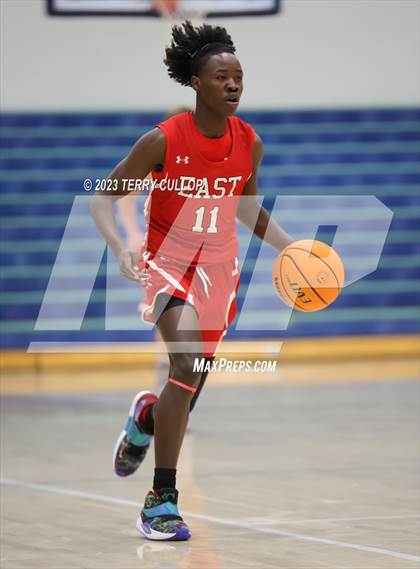 Thumbnail 3 in East vs. Morgan (Eagle Holiday Shootout) photogallery.