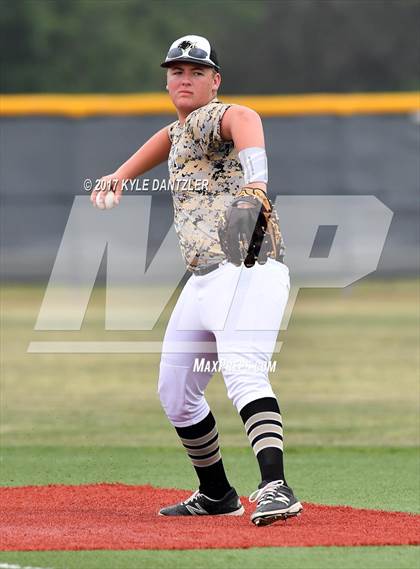 Thumbnail 3 in Abbott vs. Savoy (UIL 1A Regional Semifinal) photogallery.
