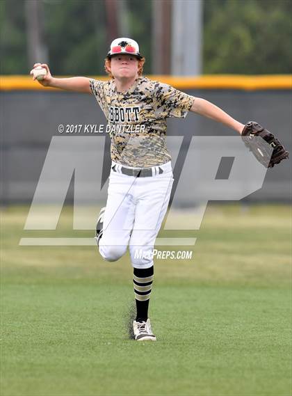 Thumbnail 2 in Abbott vs. Savoy (UIL 1A Regional Semifinal) photogallery.
