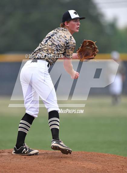 Thumbnail 3 in Abbott vs. Savoy (UIL 1A Regional Semifinal) photogallery.