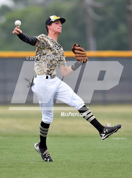 Thumbnail 2 in Abbott vs. Savoy (UIL 1A Regional Semifinal) photogallery.