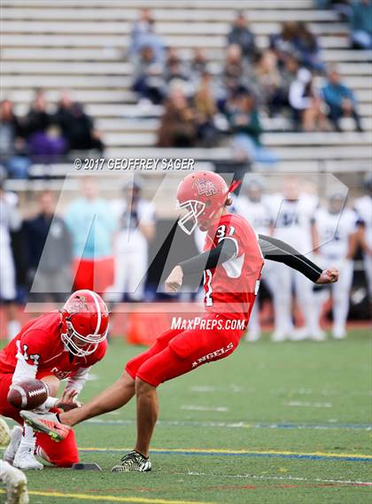 Thumbnail 2 in Denver East vs. Columbine photogallery.