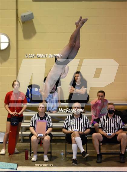 Thumbnail 2 in CHSAA 4A Boys Diving - State Championship photogallery.