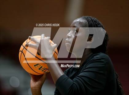 Thumbnail 2 in Pinnacle vs Salpointe Catholic (Salpointe Cactus Clash) photogallery.