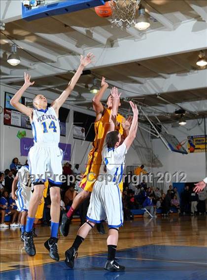 Thumbnail 2 in Cantwell-Sacred Heart vs. St. Bernard photogallery.