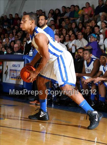 Thumbnail 3 in Cantwell-Sacred Heart vs. St. Bernard photogallery.