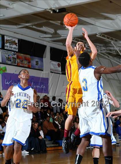 Thumbnail 2 in Cantwell-Sacred Heart vs. St. Bernard photogallery.