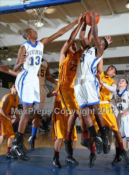 Thumbnail 3 in Cantwell-Sacred Heart vs. St. Bernard photogallery.