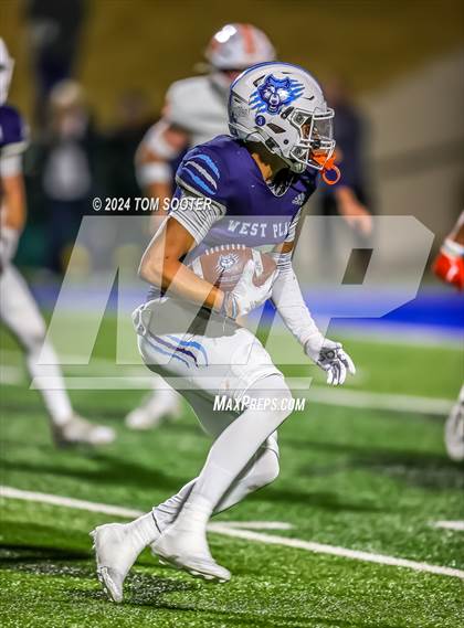 Thumbnail 3 in West Plains vs. Celina (UIL Football 4A D1 Semifinal) photogallery.