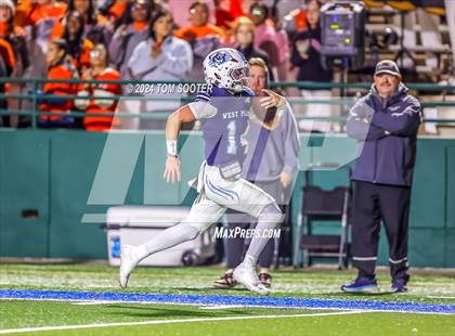 Thumbnail 3 in West Plains vs. Celina (UIL Football 4A D1 Semifinal) photogallery.