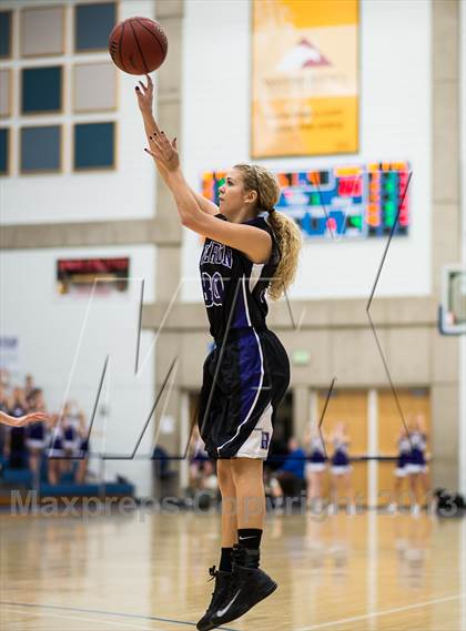 Thumbnail 3 in Riverton vs. Davis (UHSAA 5A Quarterfinal) photogallery.