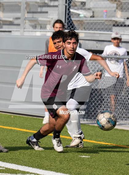 Thumbnail 1 in Davenport vs. Hidalgo (UIL Soccer Region IV 4A Division 1 Semifinal) photogallery.