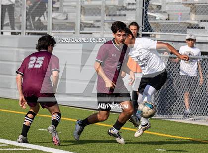 Thumbnail 3 in Davenport vs. Hidalgo (UIL Soccer Region IV 4A Division 1 Semifinal) photogallery.