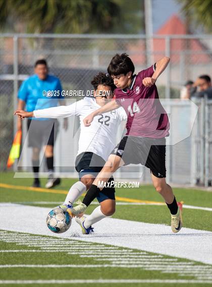 Thumbnail 1 in Davenport vs. Hidalgo (UIL Soccer Region IV 4A Division 1 Semifinal) photogallery.