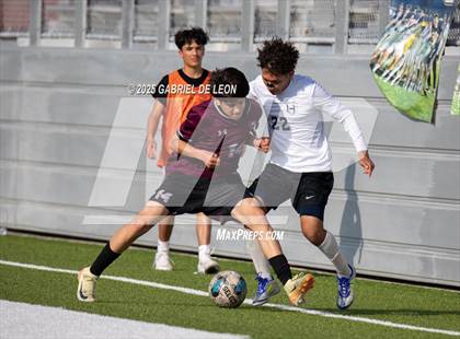 Thumbnail 1 in Davenport vs. Hidalgo (UIL Soccer Region IV 4A Division 1 Semifinal) photogallery.