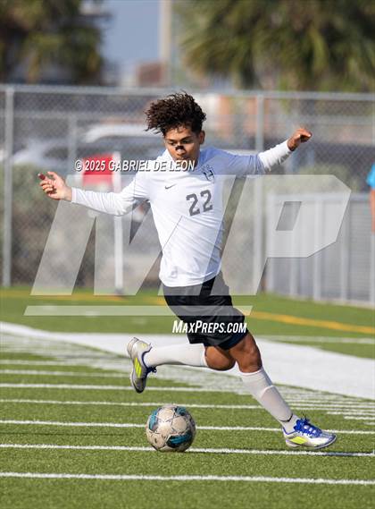Thumbnail 1 in Davenport vs. Hidalgo (UIL Soccer Region IV 4A Division 1 Semifinal) photogallery.