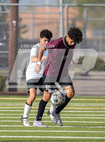 Thumbnail 2 in Davenport vs. Hidalgo (UIL Soccer Region IV 4A Division 1 Semifinal) photogallery.