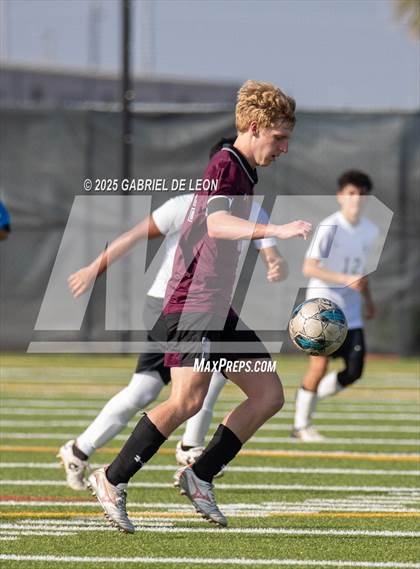 Thumbnail 3 in Davenport vs. Hidalgo (UIL Soccer Region IV 4A Division 1 Semifinal) photogallery.