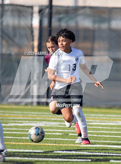 Thumbnail 2 in Davenport vs. Hidalgo (UIL Soccer Region IV 4A Division 1 Semifinal) photogallery.