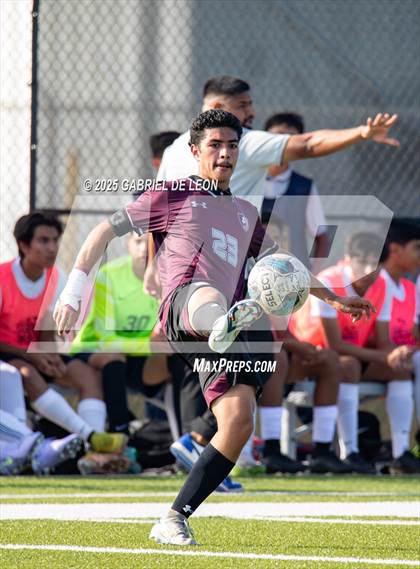 Thumbnail 1 in Davenport vs. Hidalgo (UIL Soccer Region IV 4A Division 1 Semifinal) photogallery.