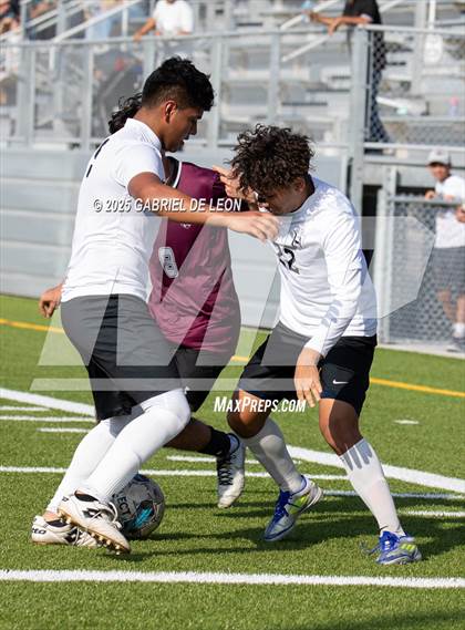 Thumbnail 2 in Davenport vs. Hidalgo (UIL Soccer Region IV 4A Division 1 Semifinal) photogallery.