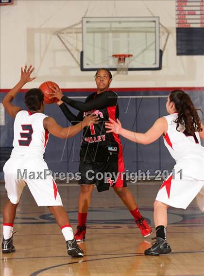 Thumbnail 1 in Bellarmine-Jefferson vs. Antelope Valley (CIF SS Playoffs) photogallery.