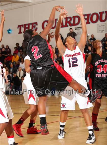 Thumbnail 3 in Bellarmine-Jefferson vs. Antelope Valley (CIF SS Playoffs) photogallery.