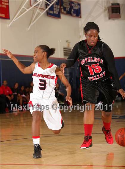 Thumbnail 1 in Bellarmine-Jefferson vs. Antelope Valley (CIF SS Playoffs) photogallery.