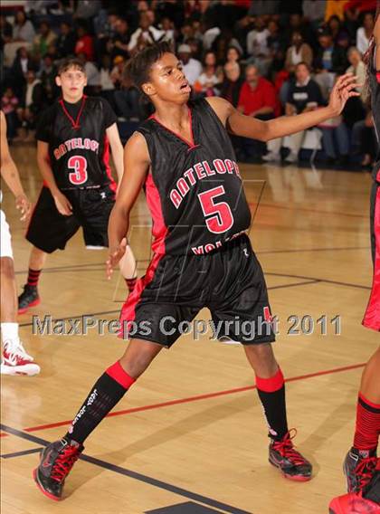 Thumbnail 3 in Bellarmine-Jefferson vs. Antelope Valley (CIF SS Playoffs) photogallery.
