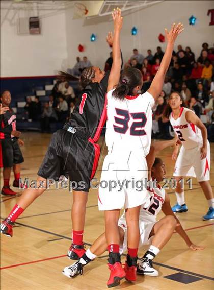 Thumbnail 3 in Bellarmine-Jefferson vs. Antelope Valley (CIF SS Playoffs) photogallery.