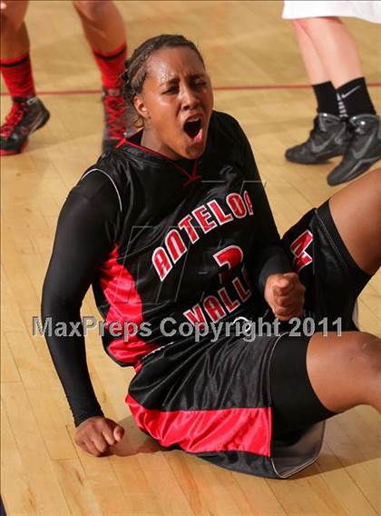 Thumbnail 3 in Bellarmine-Jefferson vs. Antelope Valley (CIF SS Playoffs) photogallery.