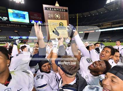 Thumbnail 3 in Mater Dei vs. St. John Bosco (CIF SS Division 1 Final) photogallery.