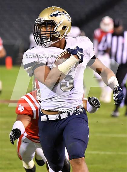 Thumbnail 3 in Mater Dei vs. St. John Bosco (CIF SS Division 1 Final) photogallery.