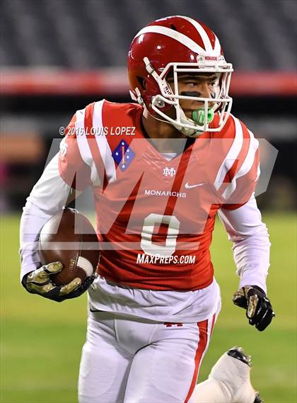 Thumbnail 3 in Mater Dei vs. St. John Bosco (CIF SS Division 1 Final) photogallery.