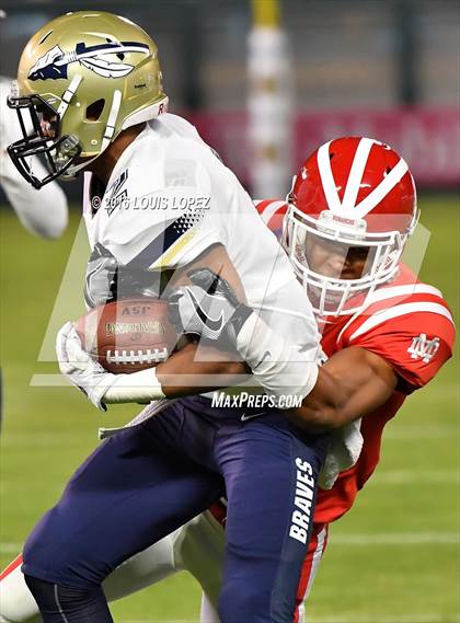 Thumbnail 1 in Mater Dei vs. St. John Bosco (CIF SS Division 1 Final) photogallery.