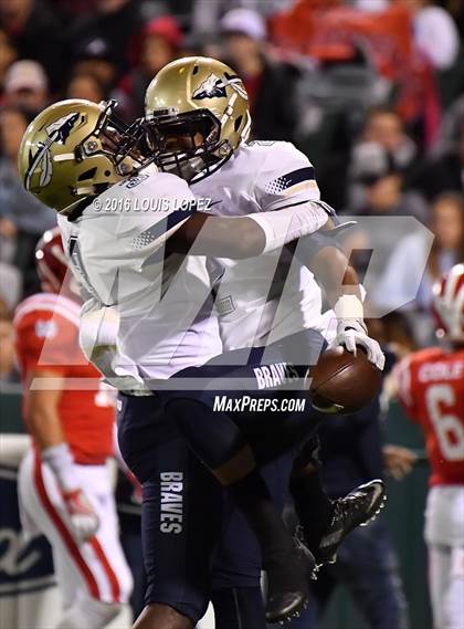 Thumbnail 1 in Mater Dei vs. St. John Bosco (CIF SS Division 1 Final) photogallery.