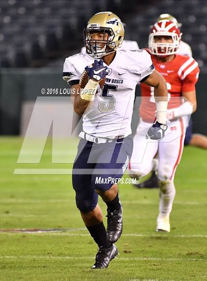 Thumbnail 2 in Mater Dei vs. St. John Bosco (CIF SS Division 1 Final) photogallery.