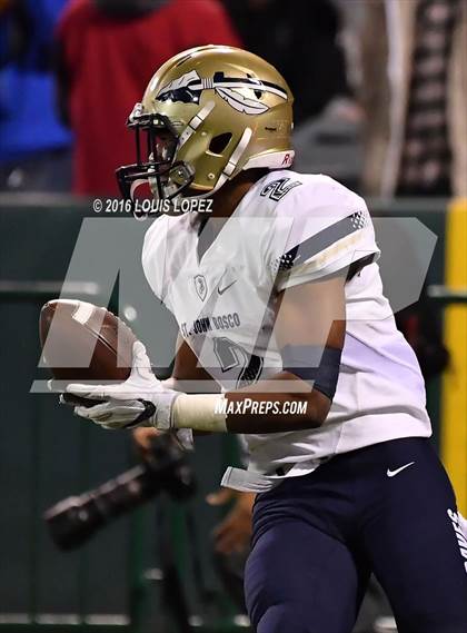 Thumbnail 1 in Mater Dei vs. St. John Bosco (CIF SS Division 1 Final) photogallery.