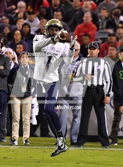 Thumbnail 3 in Mater Dei vs. St. John Bosco (CIF SS Division 1 Final) photogallery.