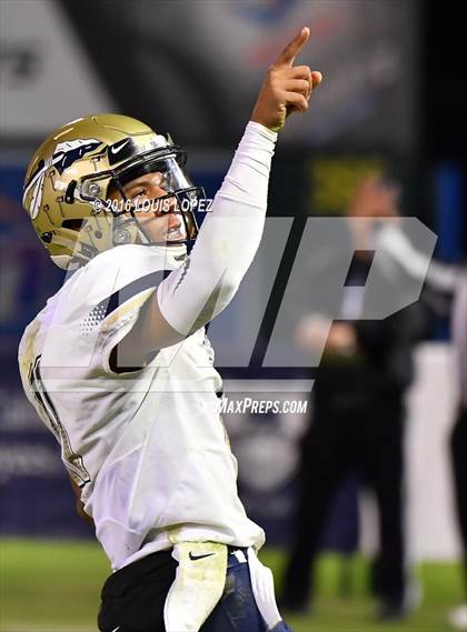 Thumbnail 3 in Mater Dei vs. St. John Bosco (CIF SS Division 1 Final) photogallery.