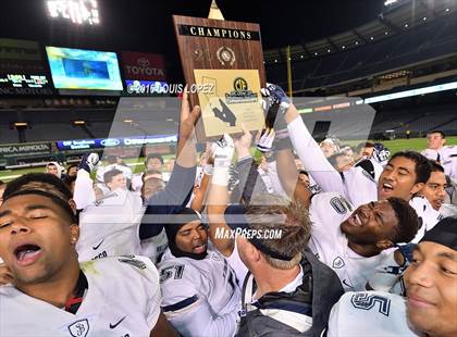 Thumbnail 2 in Mater Dei vs. St. John Bosco (CIF SS Division 1 Final) photogallery.