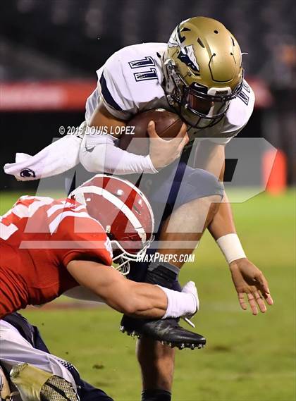 Thumbnail 3 in Mater Dei vs. St. John Bosco (CIF SS Division 1 Final) photogallery.