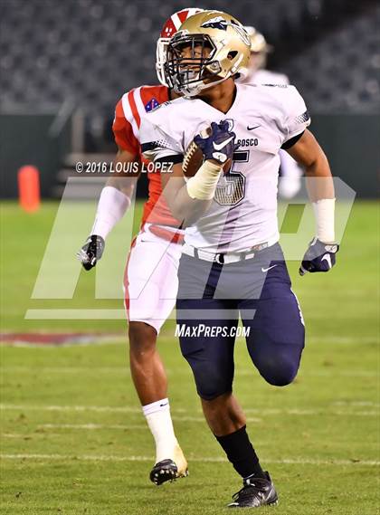 Thumbnail 3 in Mater Dei vs. St. John Bosco (CIF SS Division 1 Final) photogallery.